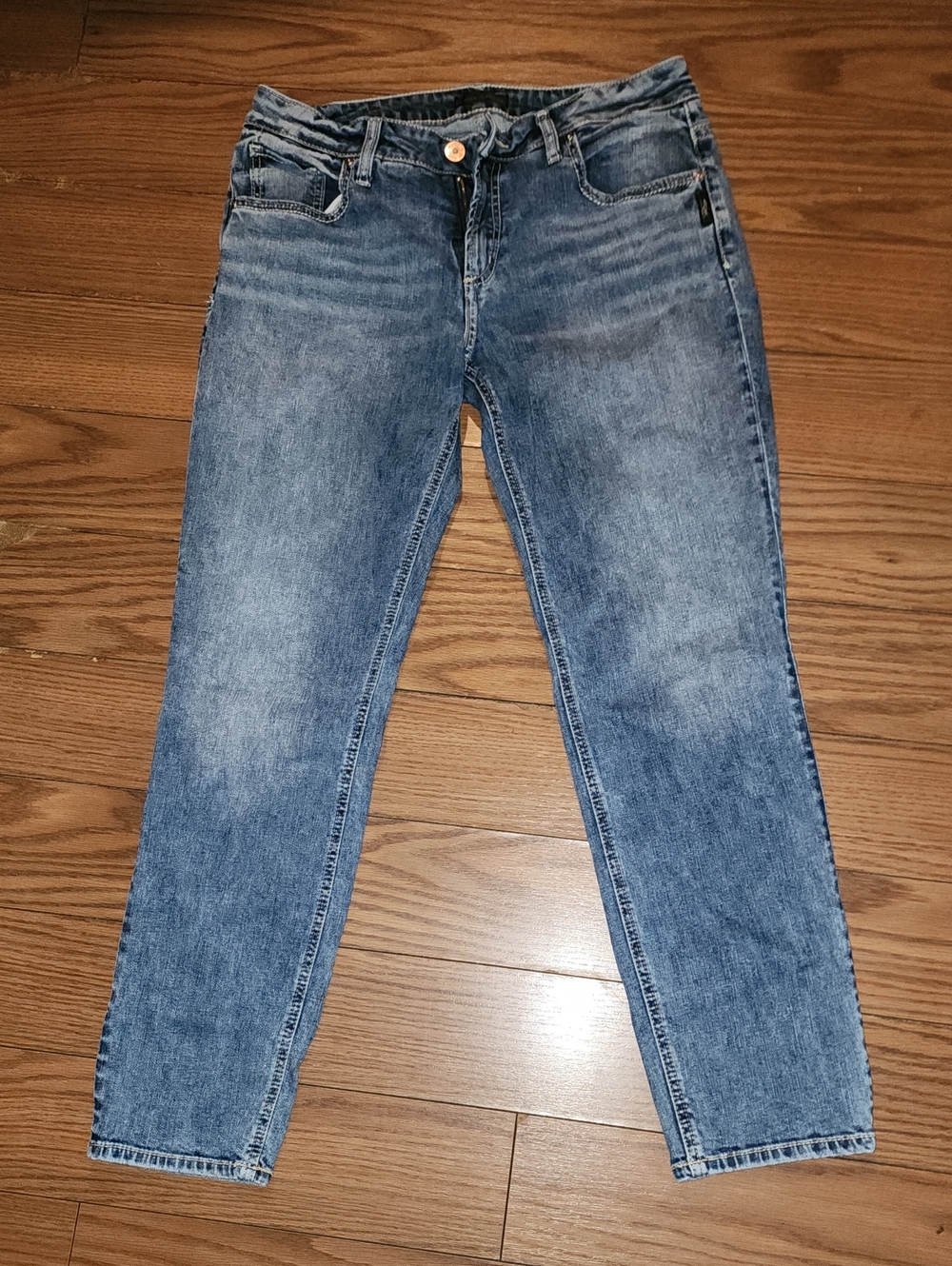 Silver Jeans Boyfriend Jeans in Light Blue Wash